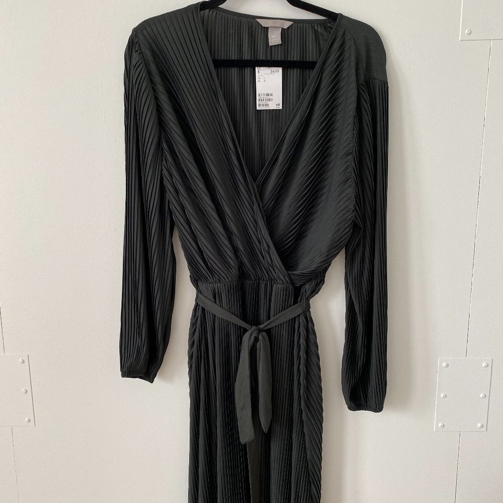 NWT H&M Dark Green Ribbed Dress w/ Tie